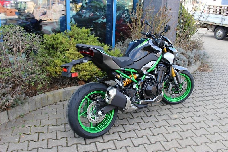 Kawasaki Z 900 (2026) SE NOVINKA 2026 SKLADEM - fotka 7 z 10