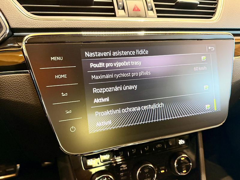 Škoda Superb 2.0 TDi 140 Kw DSG L&K - fotka 16 z 38