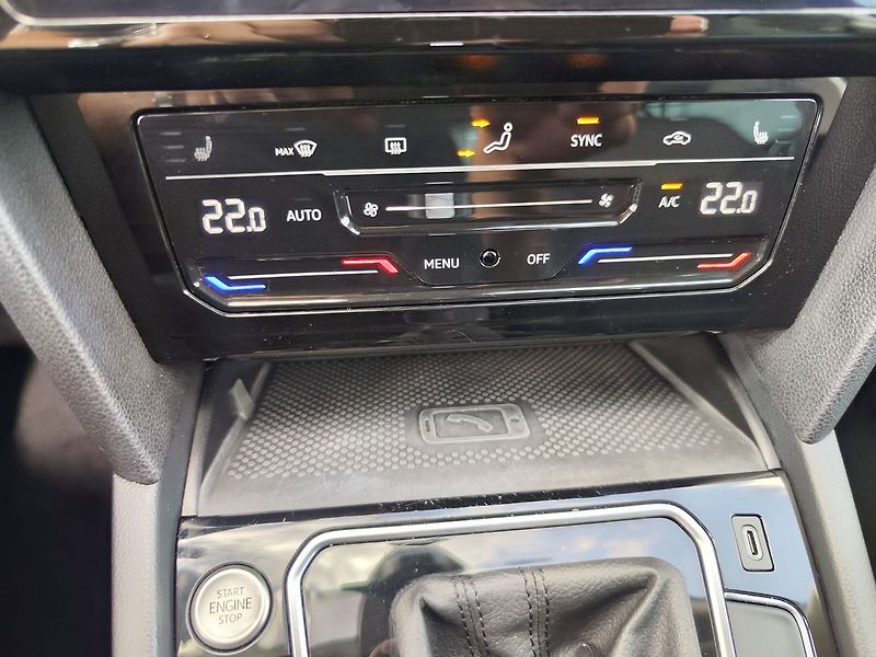 Volkswagen Passat 2.0 TDI/110kW Elegance DSG - fotka 26 z 37