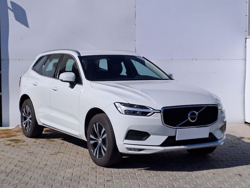 Volvo XC60 Momentum Pro B4 AWD 145kW - fotka 2 z 29