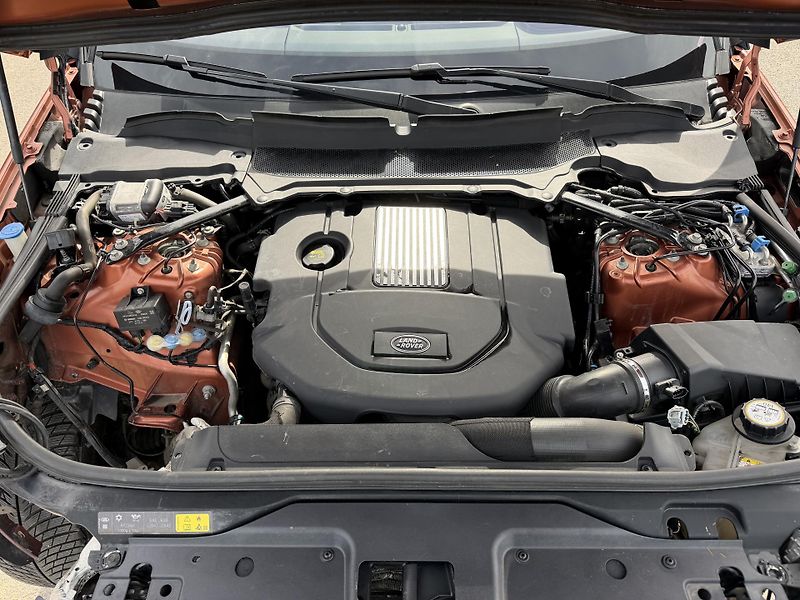 Land Rover Discovery 3,0TDV6 HSE Luxury  7míst  - fotka 10 z 21