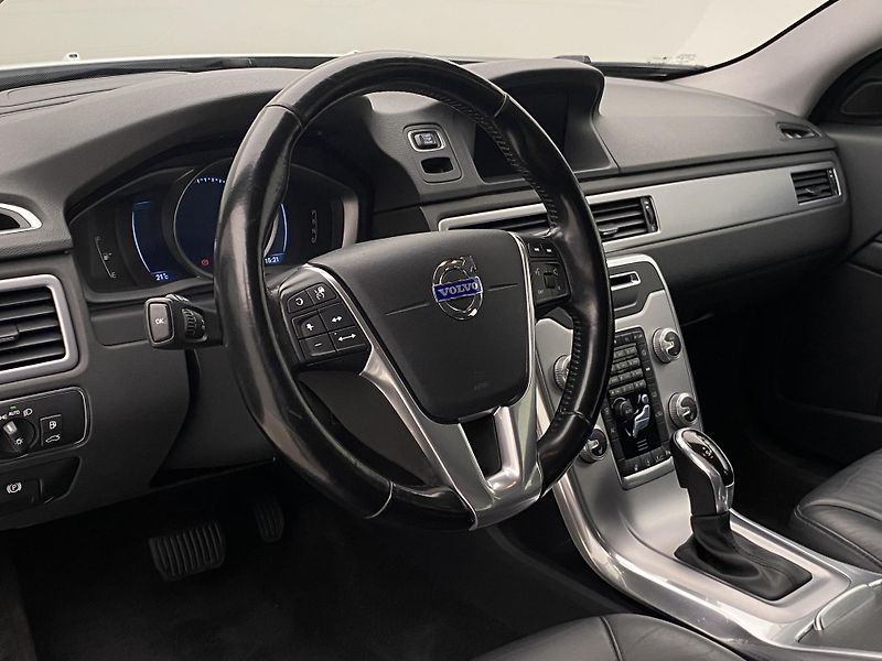Volvo V70 D4 AWD MOMENTUM REZERVACE - fotka 18 z 46