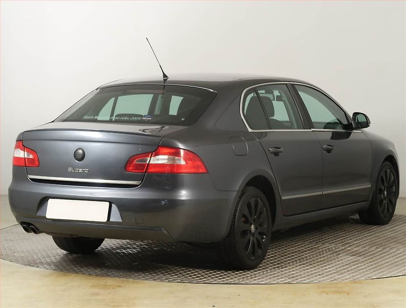 Škoda Superb (2009) Ambition Plus 2.0 TDI, Xenony - fotka 5 z 20