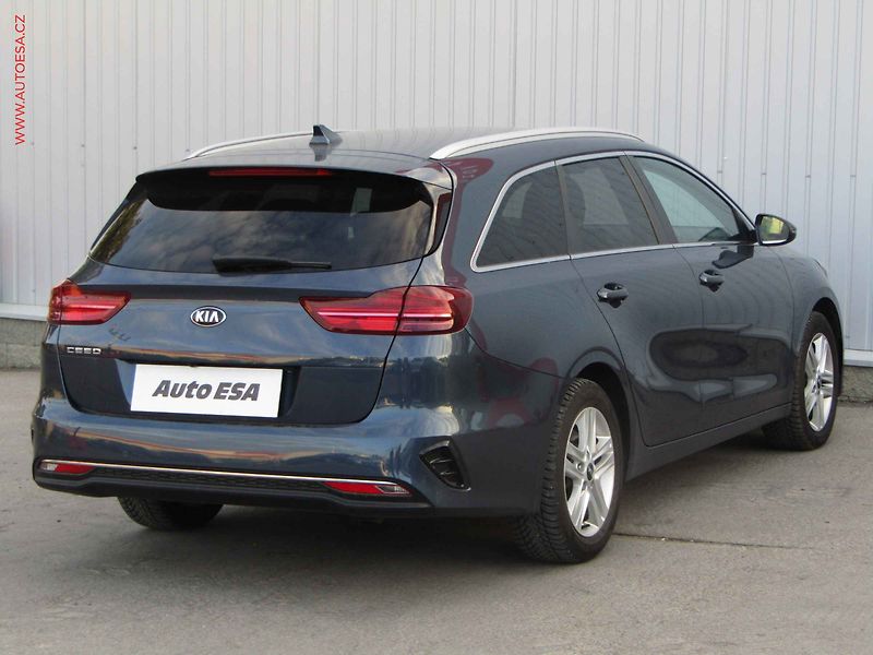 Kia Ceed (2020) 1.4 T-GDi, 2.maj,ČR, AT - fotka 4 z 20