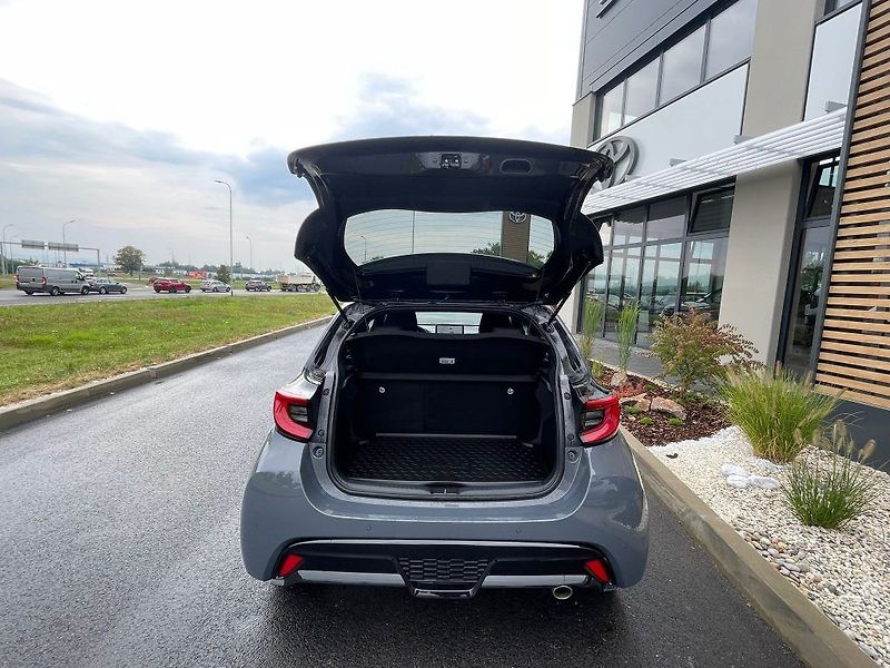 Toyota Yaris 1.5.Hybrid 130 HP GR Sport - fotka 10 z 27