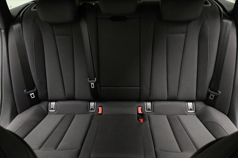 Audi A4 2,0 TDI 150 kW QUATTRO Záruka - fotka 28 z 32