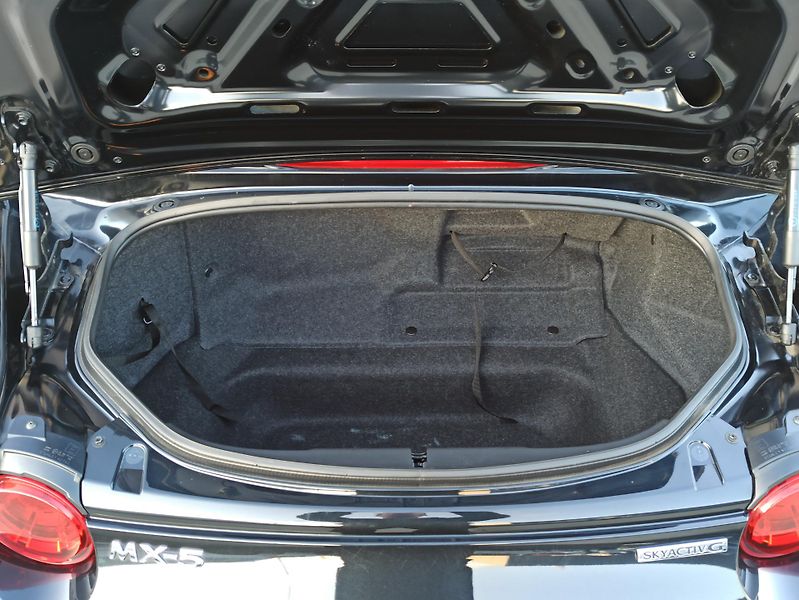 Mazda MX-5 2.0L 135kW SKYACTIV-G ČR 1.MAJ - fotka 11 z 29