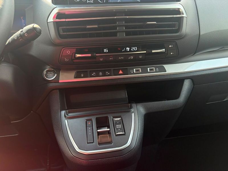 Toyota ProAce Verso 2.2 Glasss Van Vip - fotka 11 z 18