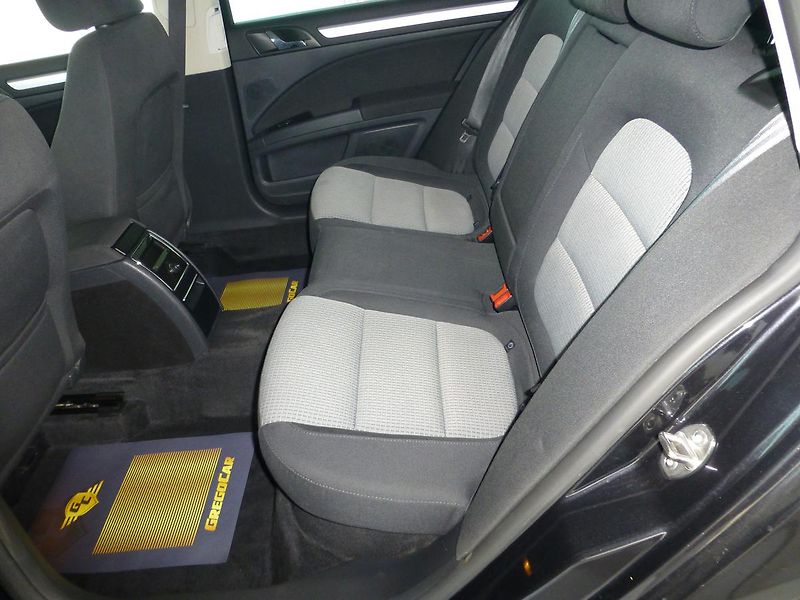 Škoda Superb (2013) 2,0TDI*VYHŘ.S*PARK.S**NAVIGACE - fotka 18 z 28