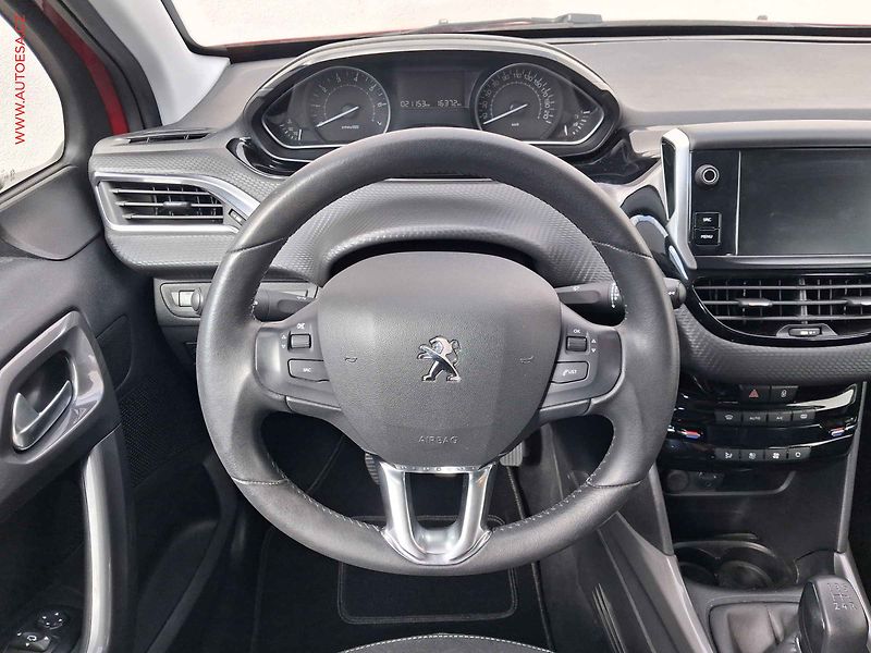 Peugeot 2008 (2018) 1.2 PT, 1.maj,ČR, Active - fotka 11 z 15