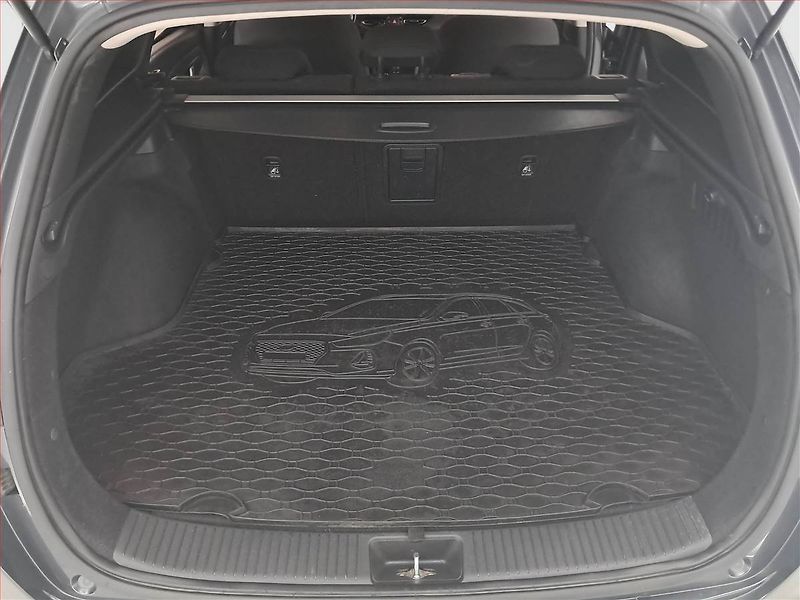 Hyundai i30 (2021) 1.6 CRDi MHEV, Automat - fotka 14 z 19