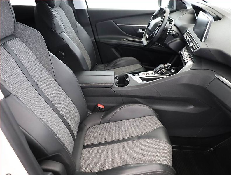 Peugeot 3008 (2017) 1.6 BlueHDi, Automat - fotka 7 z 18