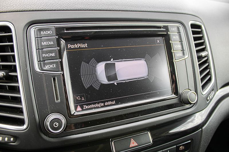 Volkswagen Sharan Highline - fotka 16 z 26