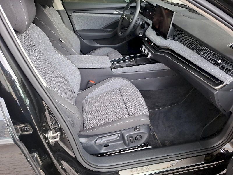 Škoda Superb (2025) COMBI SELECTION TD 110/2.0 A7F - fotka 11 z 40