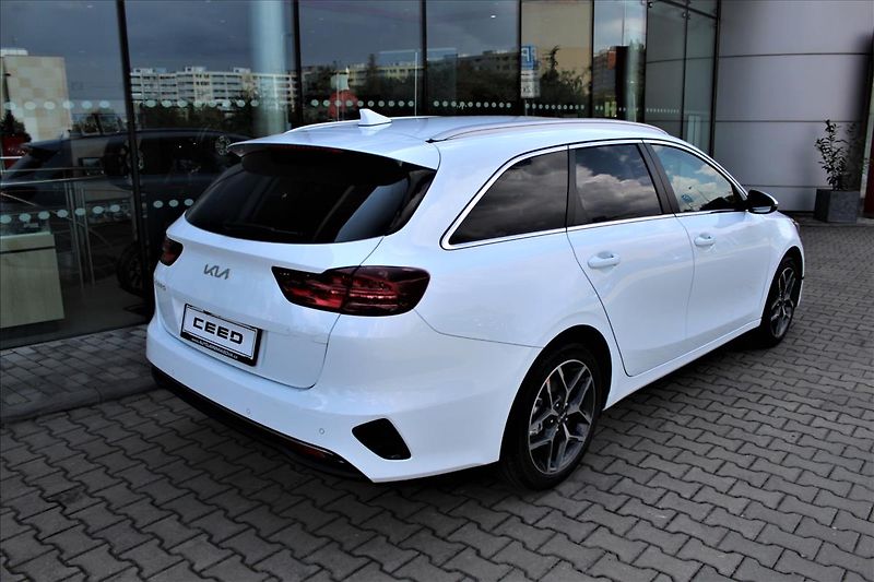 Kia Ceed 1,5 TGDi TOP ZÁRUKA NOVÝ VŮZ - fotka 4 z 12