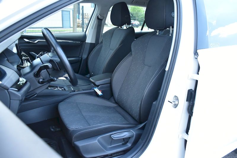 Škoda Octavia (2023) Style Plus 1.5 eTSI DSG - fotka 27 z 34