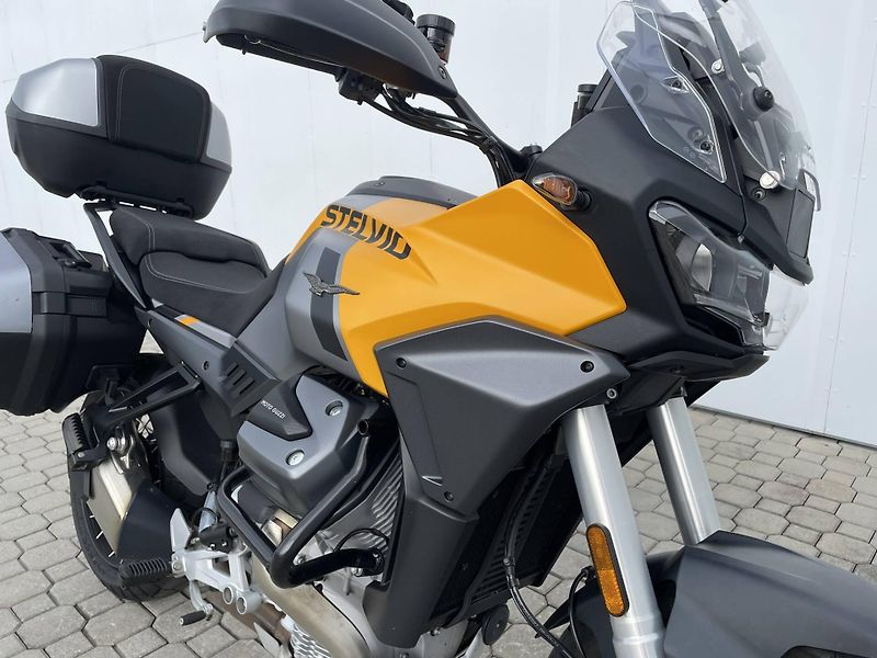 Moto Guzzi (2026) V100 Stelvio ARAS E5+ - fotka 4 z 16