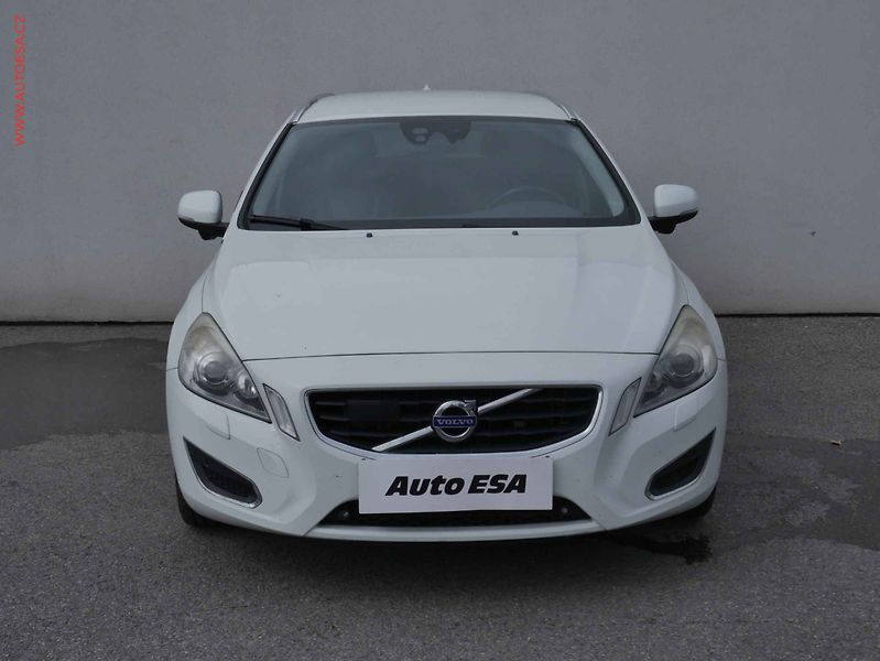 Volvo V60 (2013) 2.0D, ČR, AT - fotka 2 z 17