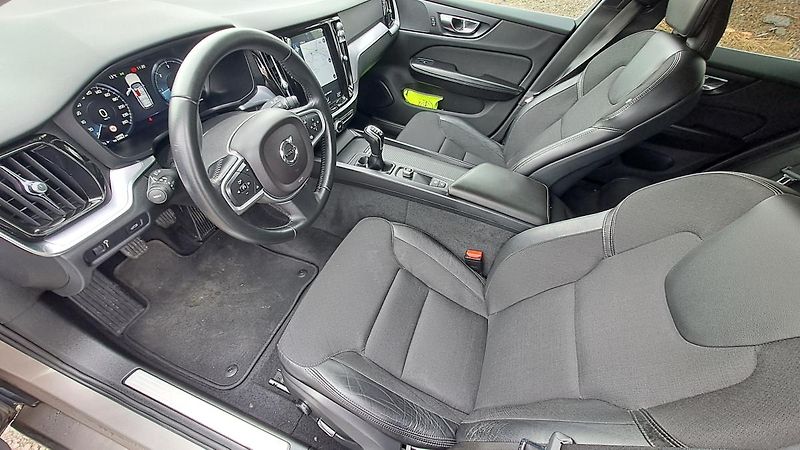 Volvo V60 2.0 D3 Momentum NAVI - fotka 20 z 31
