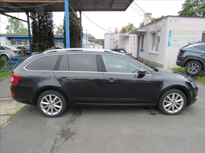 Škoda Octavia 2,0 TDI 110kW DSG Combi - fotka 8 z 31