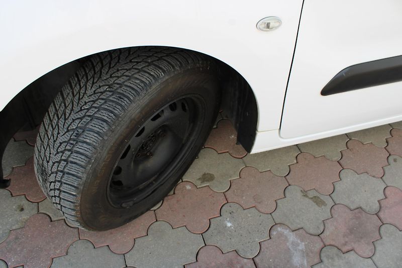 Peugeot Partner 1,6 HDI Chlaďák + klima - fotka 18 z 19