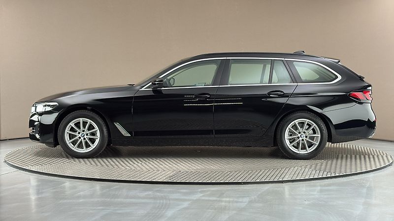 BMW Řada 5 518d AUT Touring - fotka 4 z 29