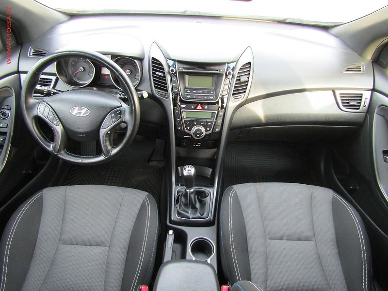 Hyundai i30 (2016) 1.6 GDi - fotka 8 z 22