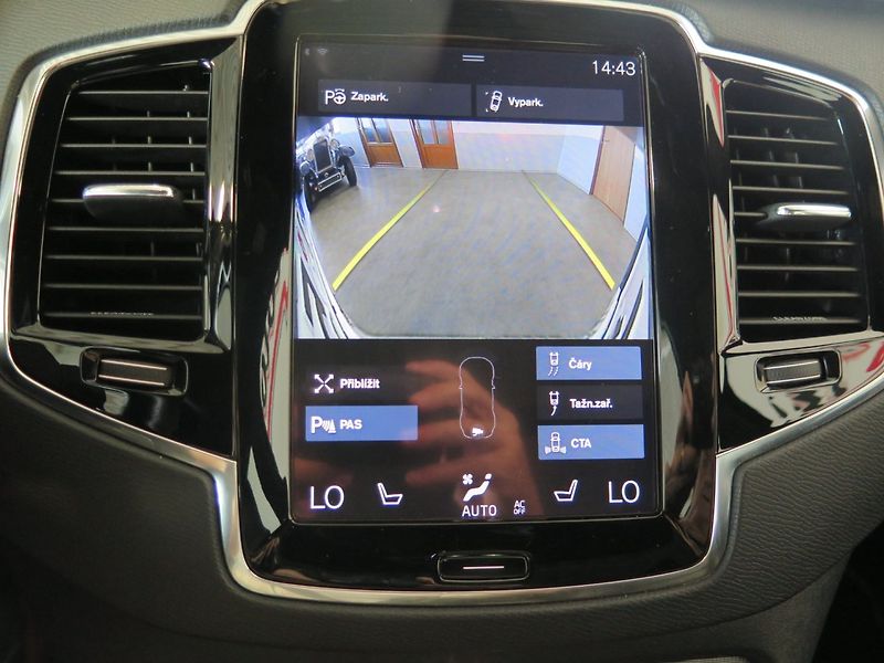 Volvo XC90 (2015) 2.0D5 RDesign,AWD,PoleStar,B&W - fotka 10 z 42
