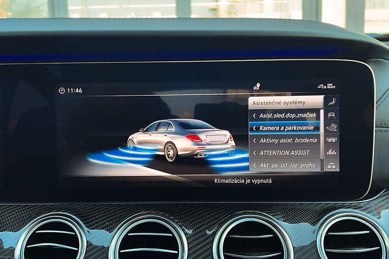 Mercedes-Benz Třídy E (2017) E63S AMG 4Matic+ V8 Biturbo - fotka 86 z 99