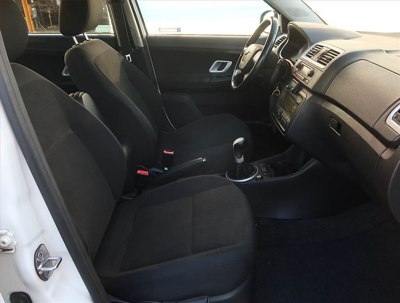 Škoda Fabia (2010) Elegance 1.2 12V, nová STK - fotka 9 z 18
