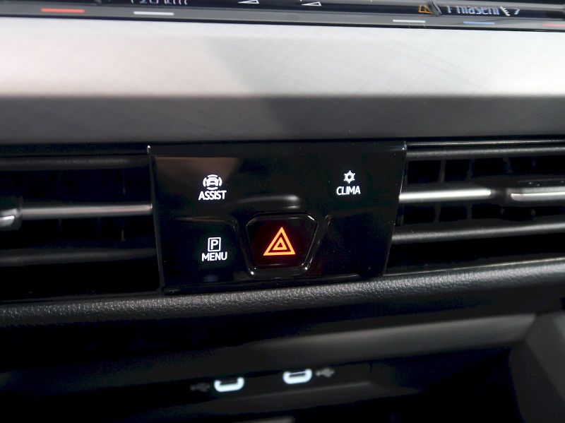 Volkswagen Golf (2023) LIFE 1.0TSI 81KW - fotka 25 z 34