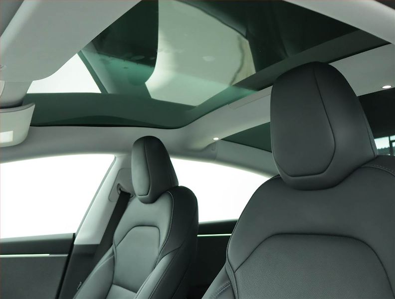 Tesla Model 3 (2024) Standard Range LFP, SoH 96% - fotka 15 z 22
