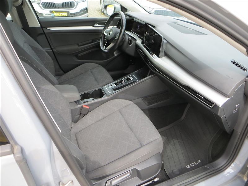 Volkswagen Golf 1,0 TSI Life 81kW DSG - fotka 11 z 24