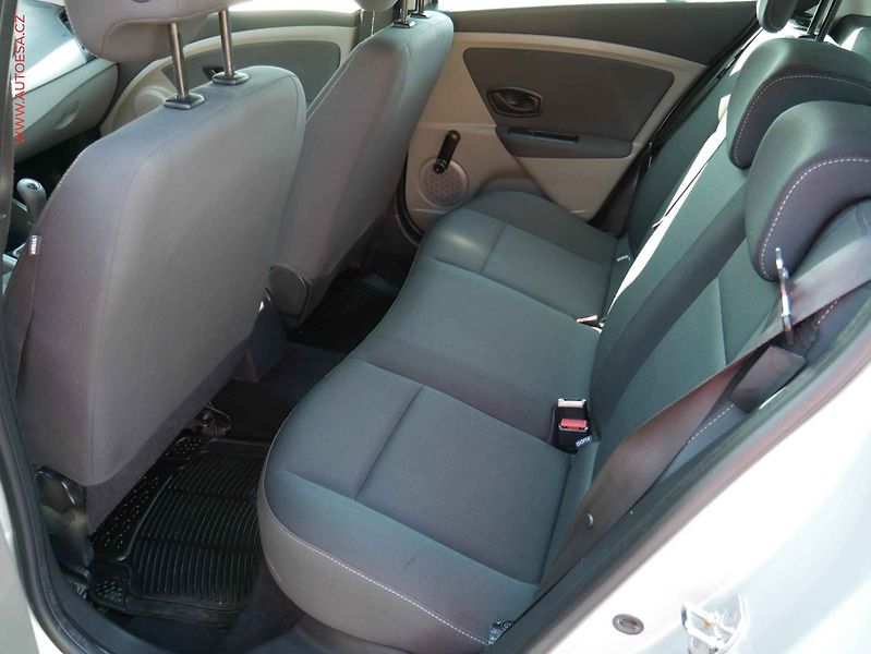 Renault Mégane (2010) 1.6i, 1.maj,ČR, AC, tempo - fotka 10 z 19