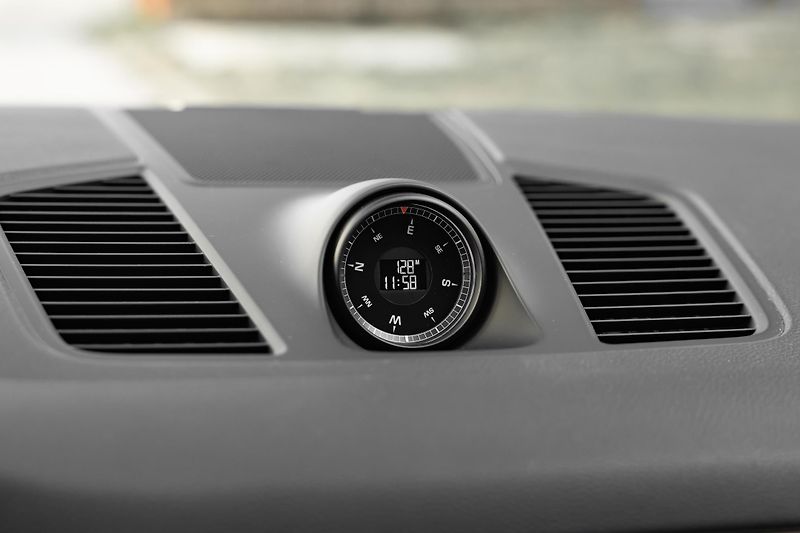 Porsche Cayenne (2023) COUPE PLATINUM EDITION - fotka 24 z 33