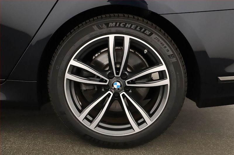 BMW Řada 7 (2022) 730d xDrive - fotka 12 z 21