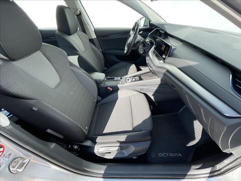 Škoda Octavia 2,0 TDI 4x4 DSG Ambi Plus TZ - fotka 16 z 21