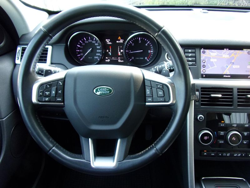 Land Rover Discovery Sport (2015) 2.2D 4X4 110kW AUTOMAT KŮŽE KM - fotka 15 z 24