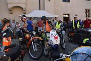 Strakonice si připomněly 105 let od zahájení výroby značky ČZ Sjeli se sem majitelé a obdivovatelé legendárních motocyklů. Na dobu, kdy pro čezetu pracoval, zavzpomínal i náš jediný kosmonaut ve vesmíru Vladimír Remek. A ochotně pózoval na společných sním