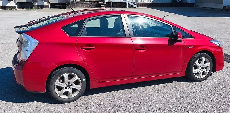 Toyota Prius (2010) Toyota Prius III 1.8 Hybrid  - fotka 11 z 13