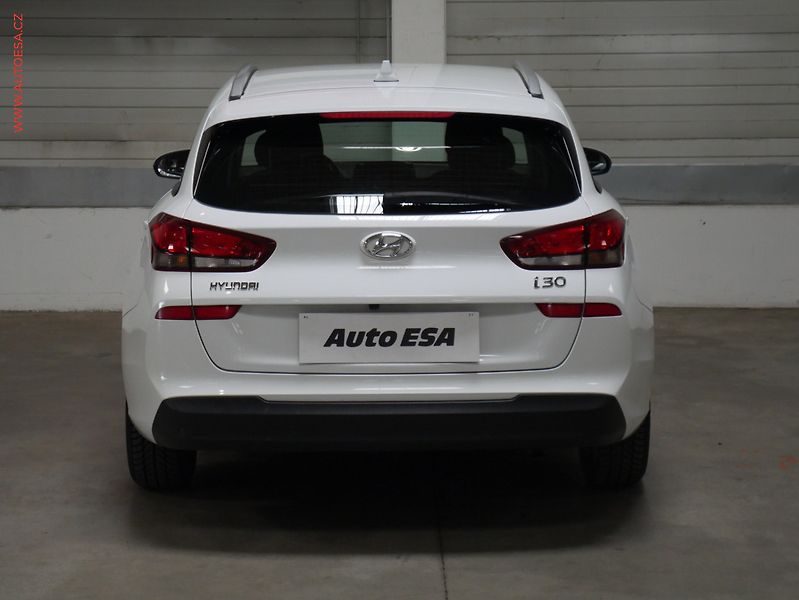 Hyundai i30 (2019) 1.6, ČR, AC, temp - fotka 5 z 18