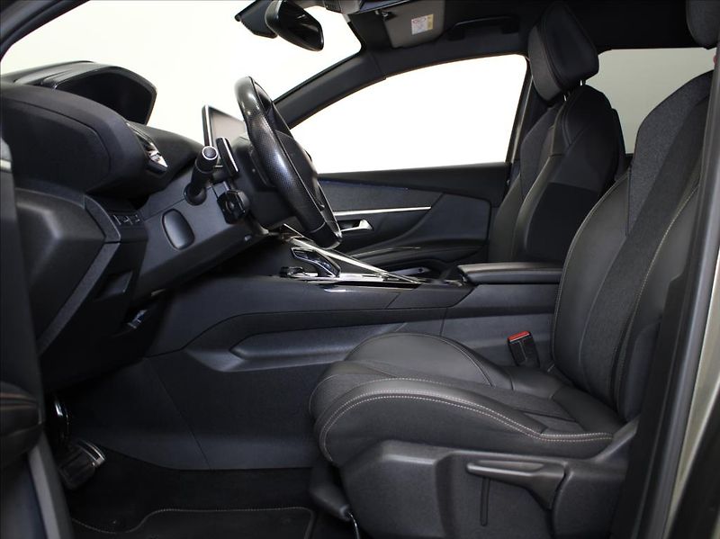 Peugeot 5008 1,6 PT 133kW 8AT GT-line 7míst - fotka 6 z 27