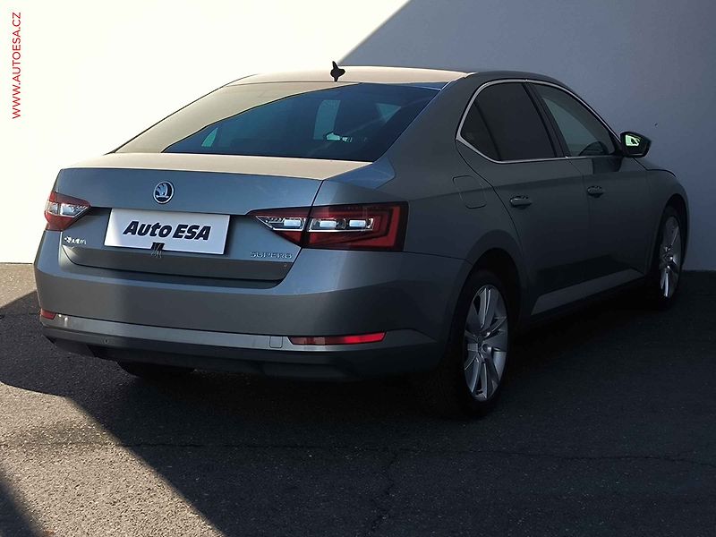 Škoda Superb (2016) 2.0 TDi, ČR, DSG, LED - fotka 4 z 23