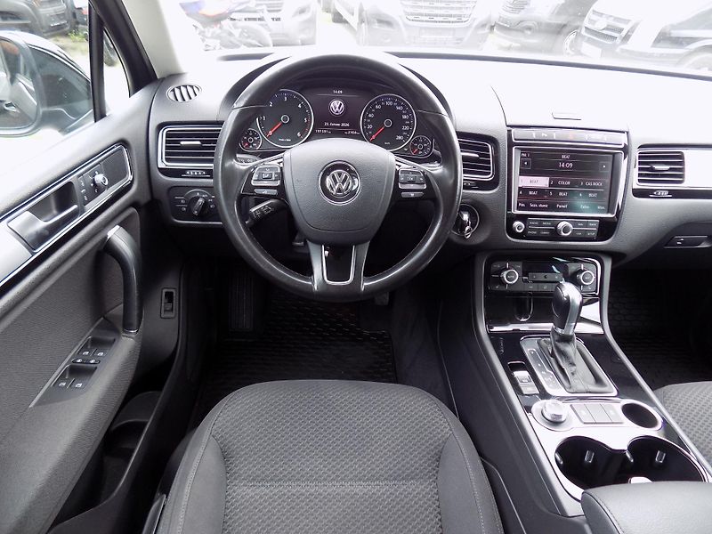 Volkswagen Touareg 3,0TDI 193 KW 4X4 DSG - fotka 25 z 51