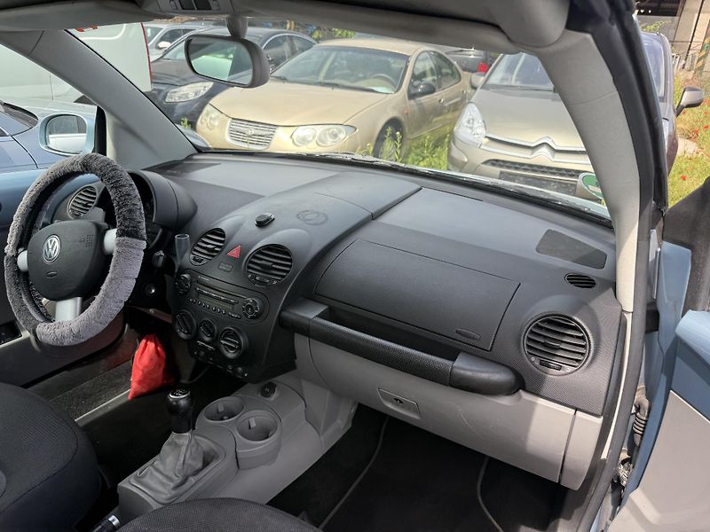 Volkswagen New Beetle (2003) Kabroušek 1.6 75kw - fotka 15 z 15