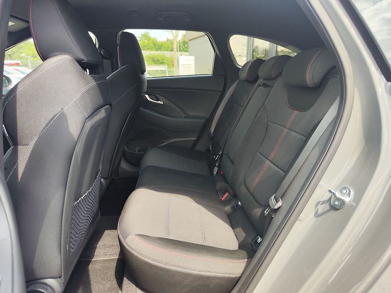 Hyundai i30 1.5 T-GDI/103kW N-Line DCT - fotka 13 z 32