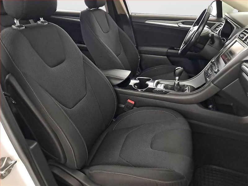 Ford Mondeo (2015) 2.0 TDCI, Navi, Tempomat - fotka 9 z 18