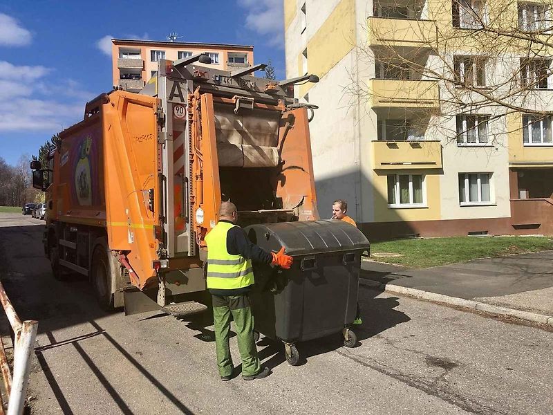 Popelářský vůz Scania G320.