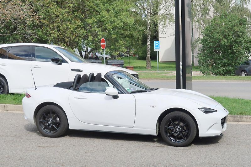 Mazda MX-5 1,5 G130 Centr-Line, kam.,NAVI - fotka 27 z 30
