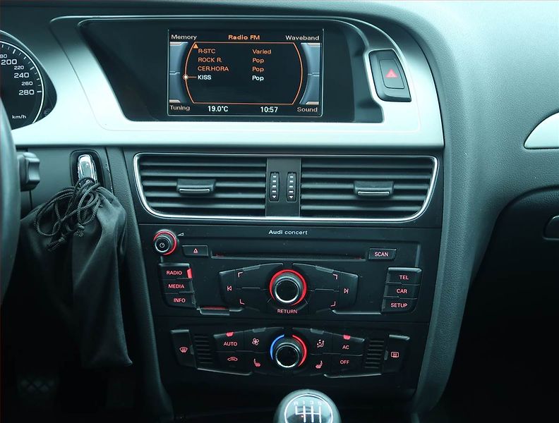 Audi A4 (2008) 1.8 TFSI, Serv.kniha, Xenony - fotka 12 z 16